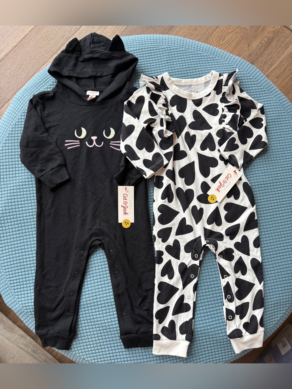 HALLOWEEN NEW Cat & Jack Girls Black Cat & White Hearts Rompers 18M.